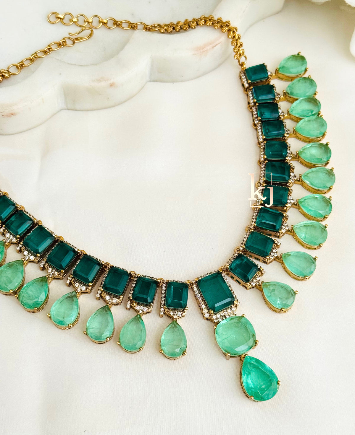 Leila necklace set