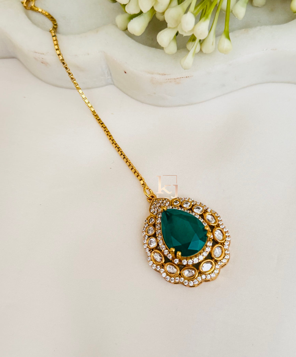 Emilia choker set