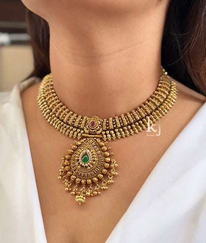 Methvi necklace set