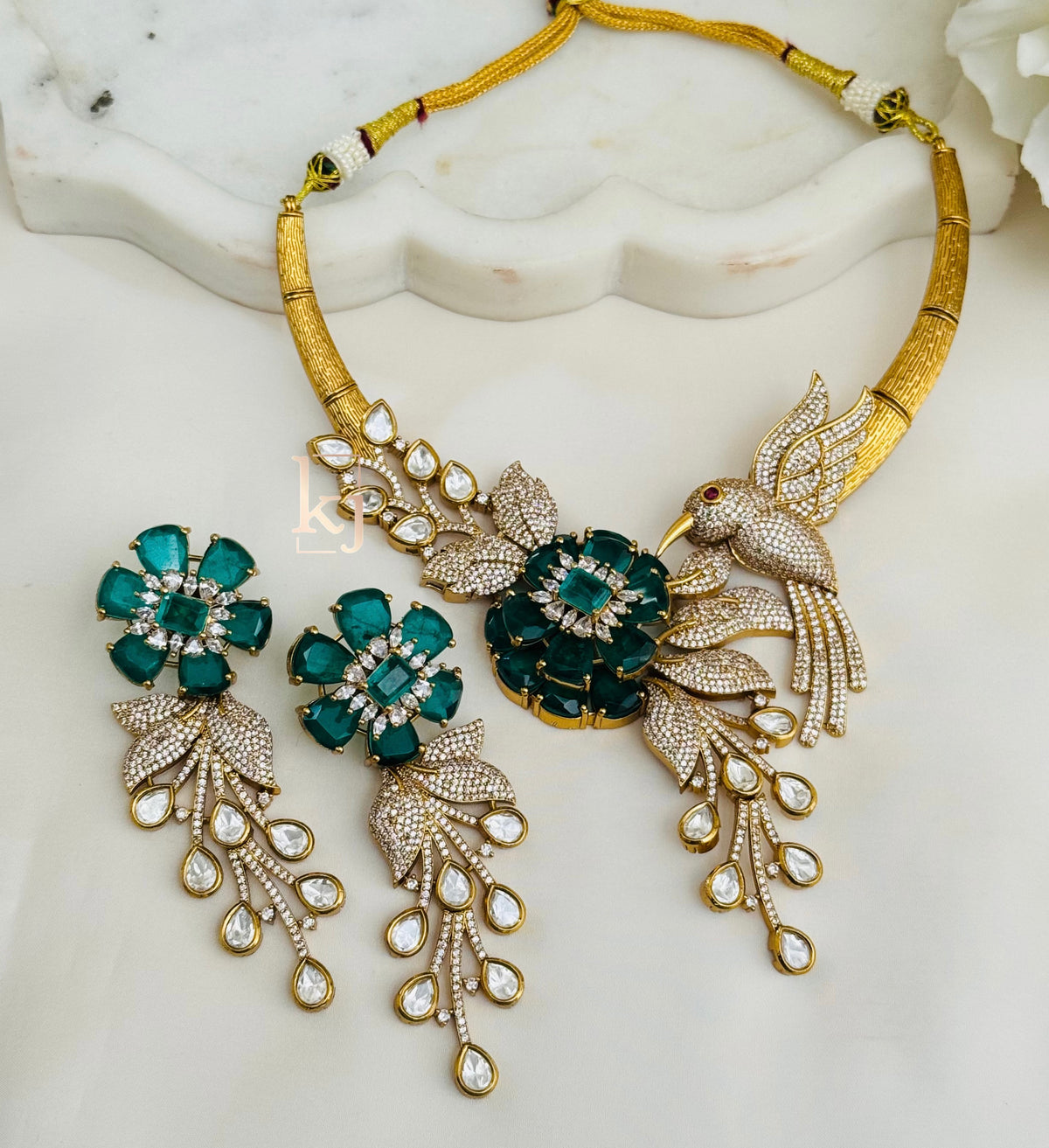Shriyv necklace set
