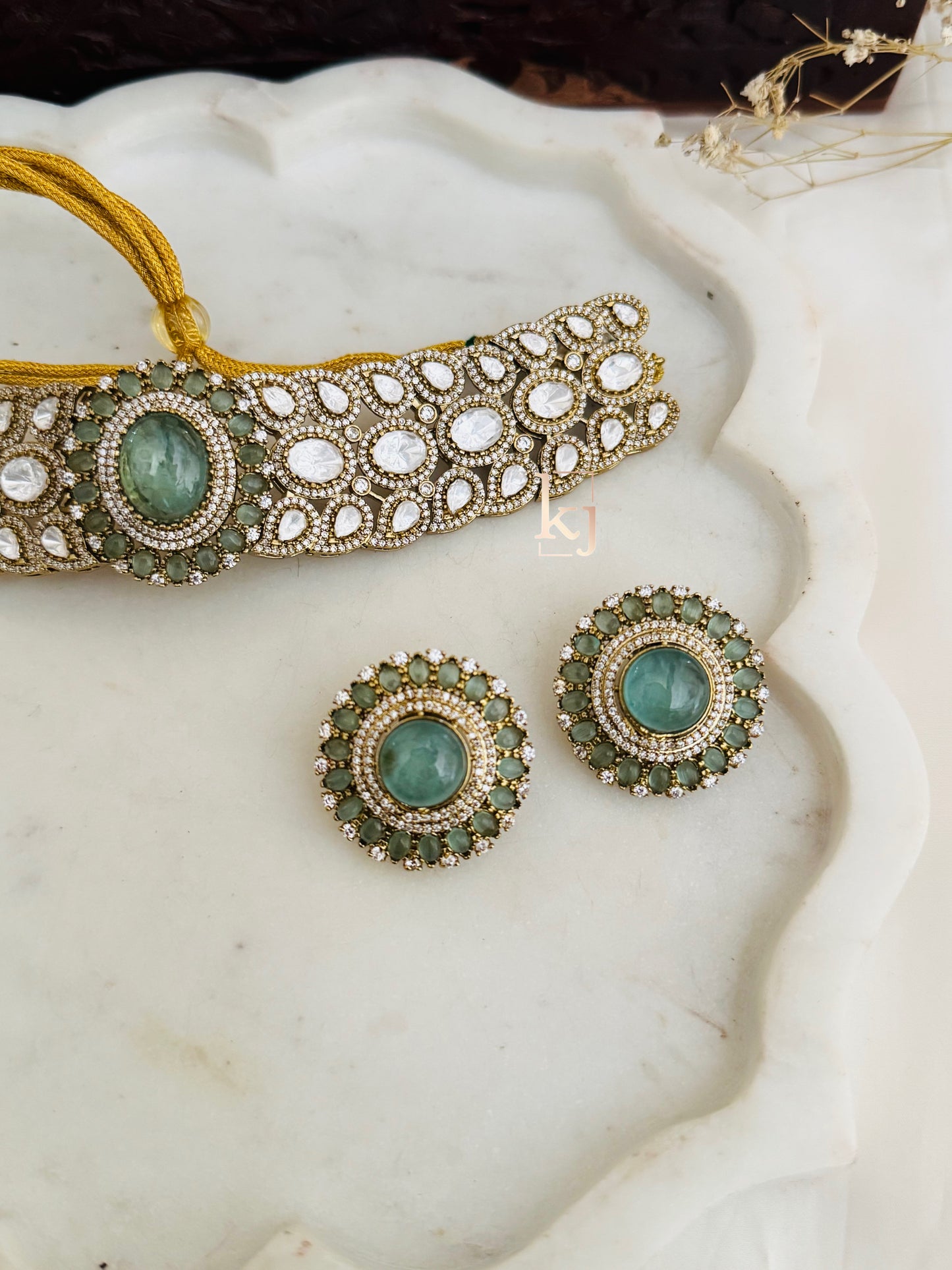Azalea choker set