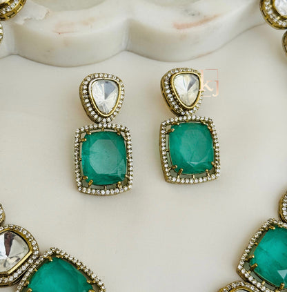 Cyan necklace set