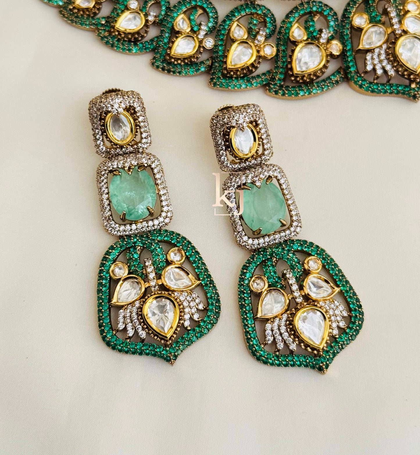 Hima choker set