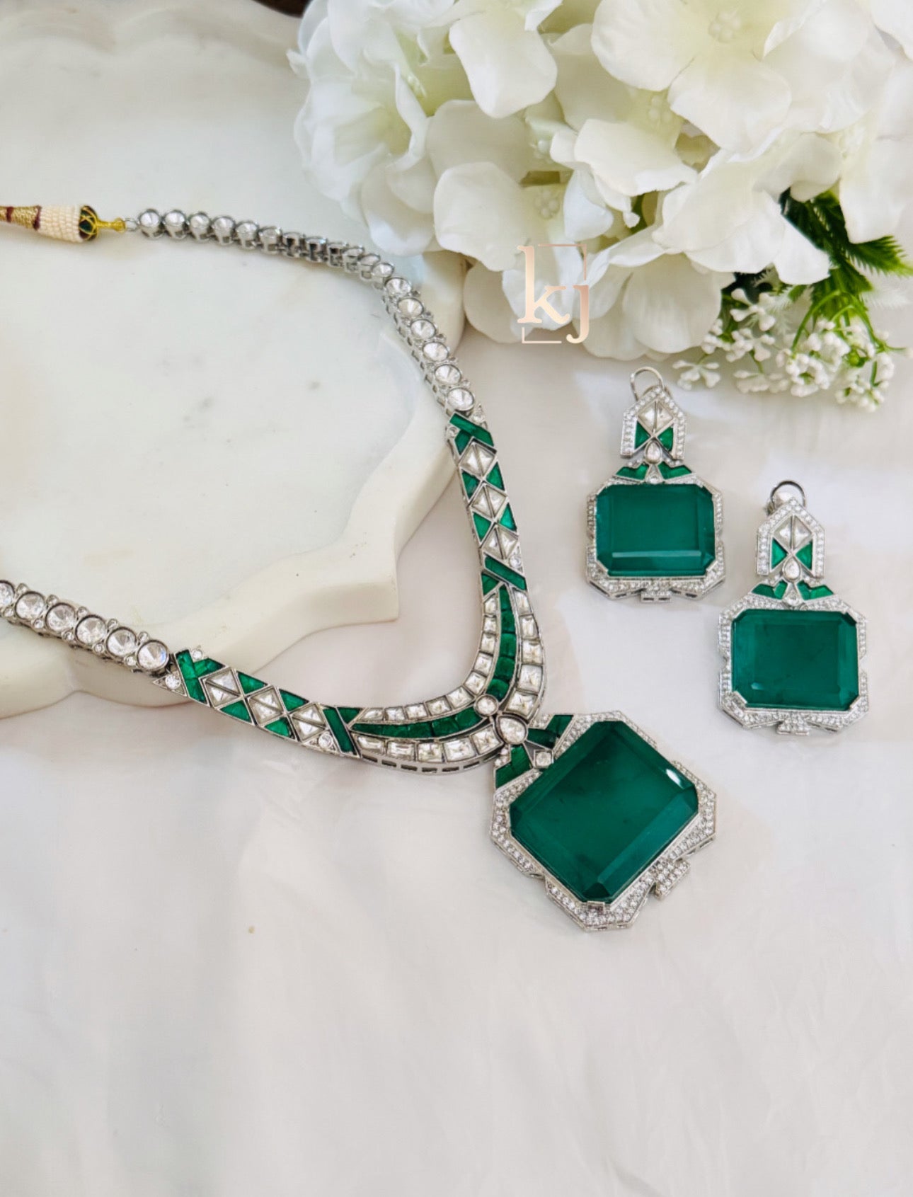 Elnora pendant set