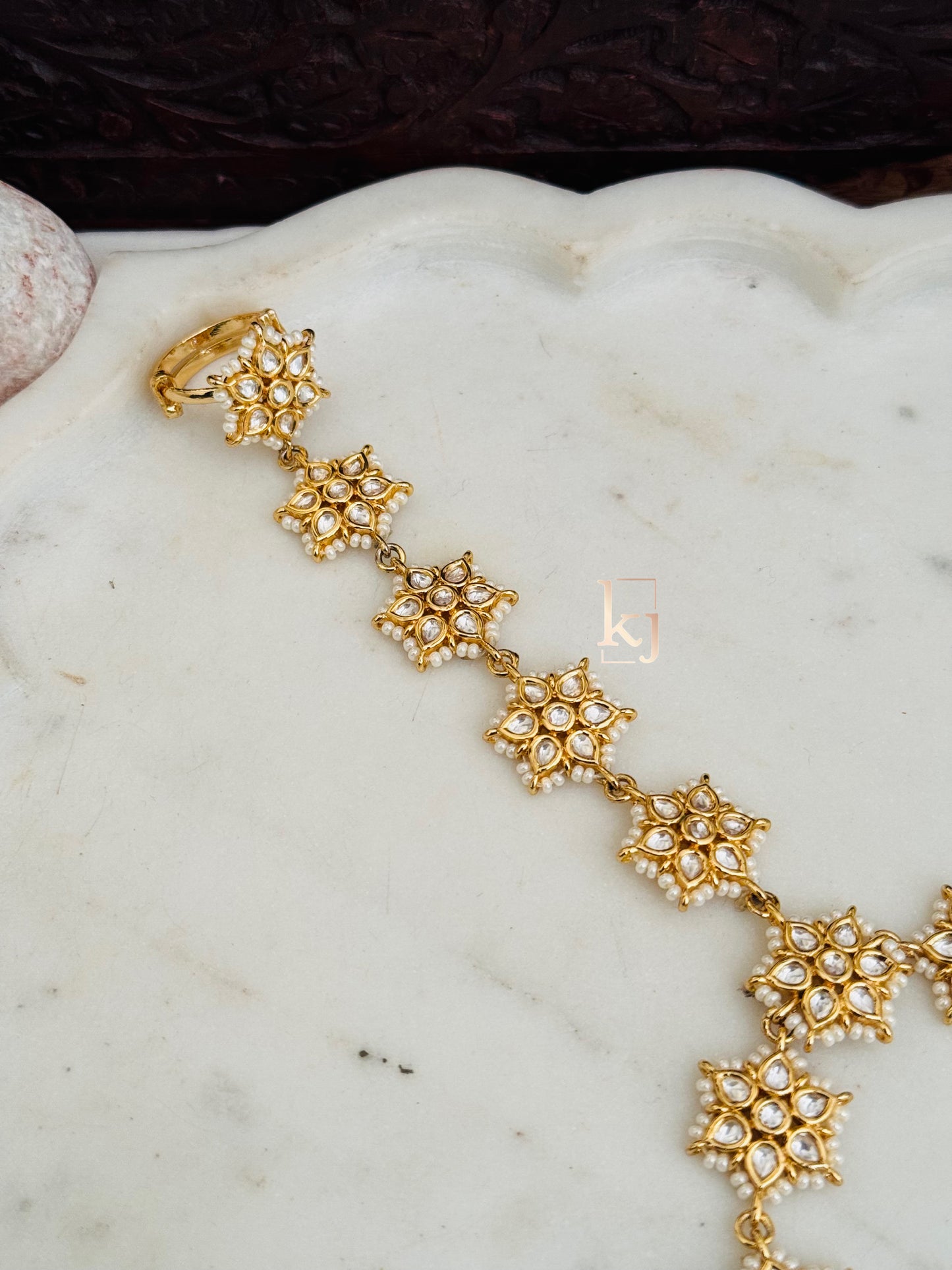 Ombra hathphool single