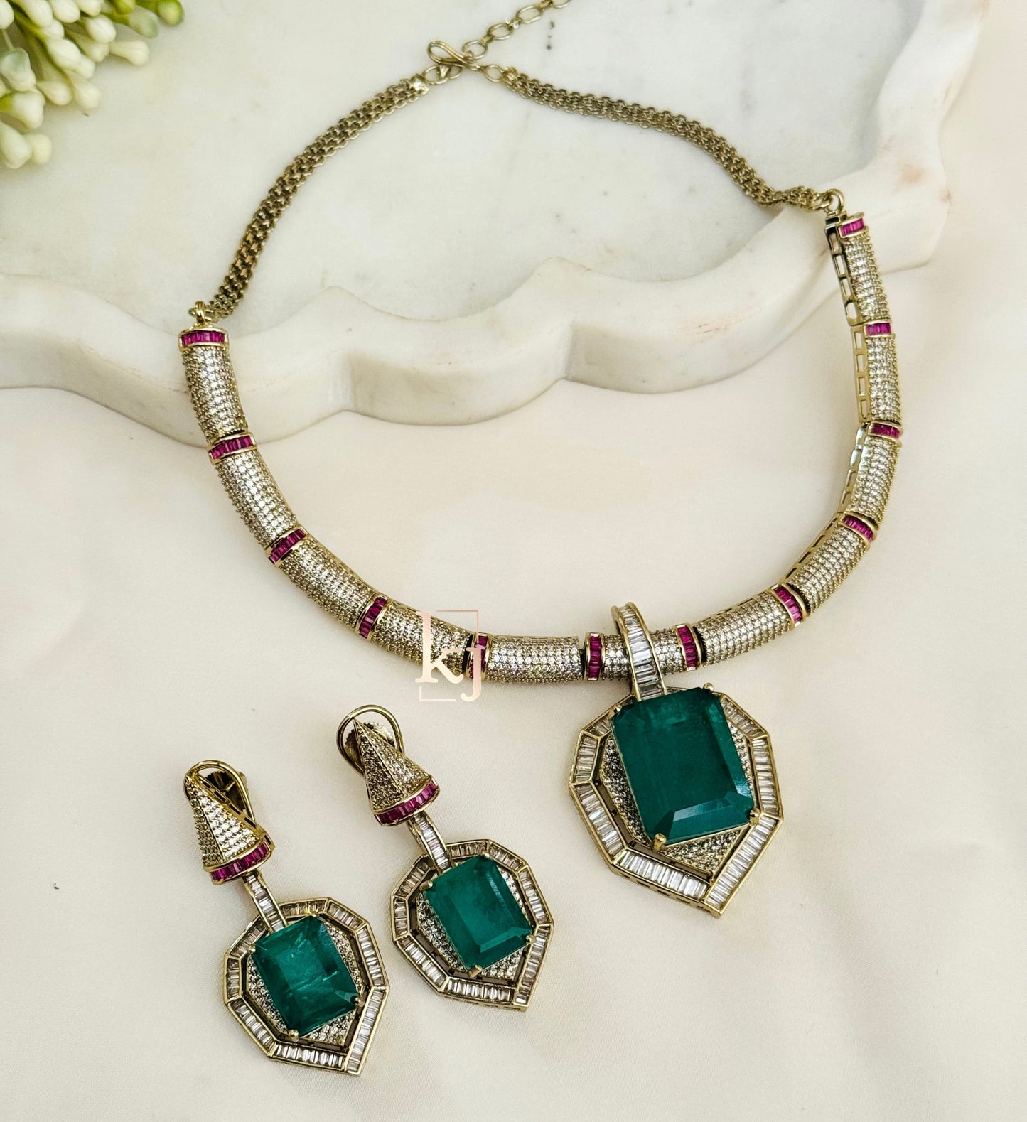 Eeva necklace set