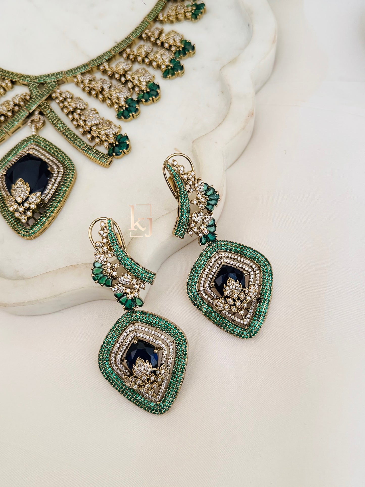 Maoz necklace set