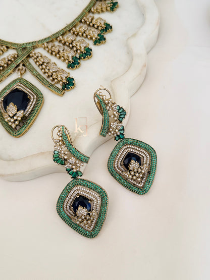 Maoz necklace set