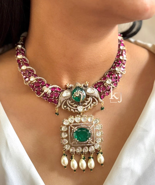 Elodie necklace set