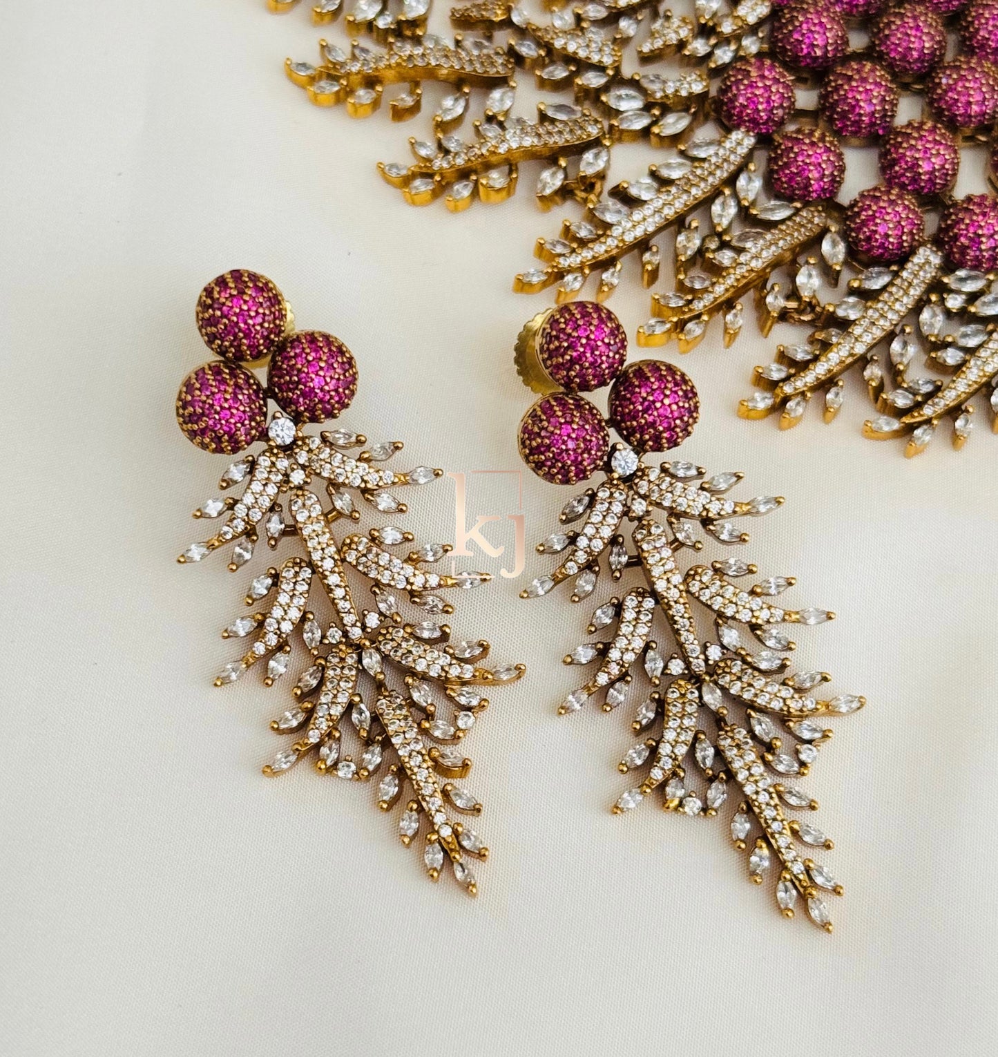 Nika necklace set