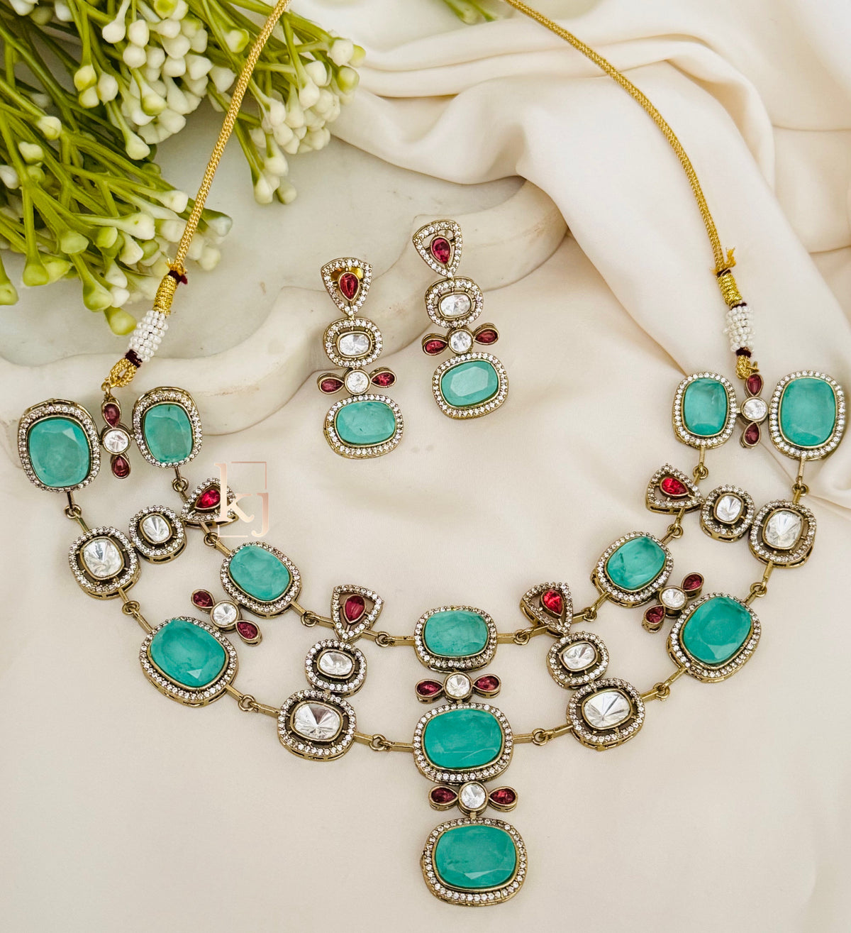 Mira necklace set