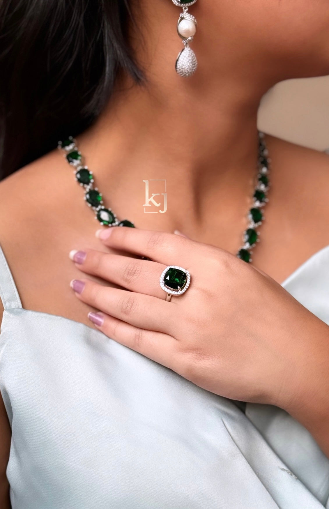 Vaani pendant set