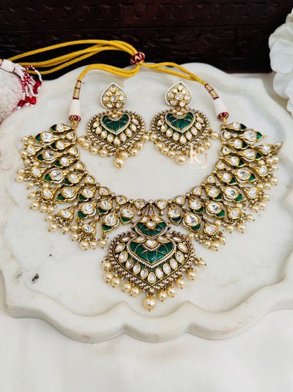 Reign necklace set