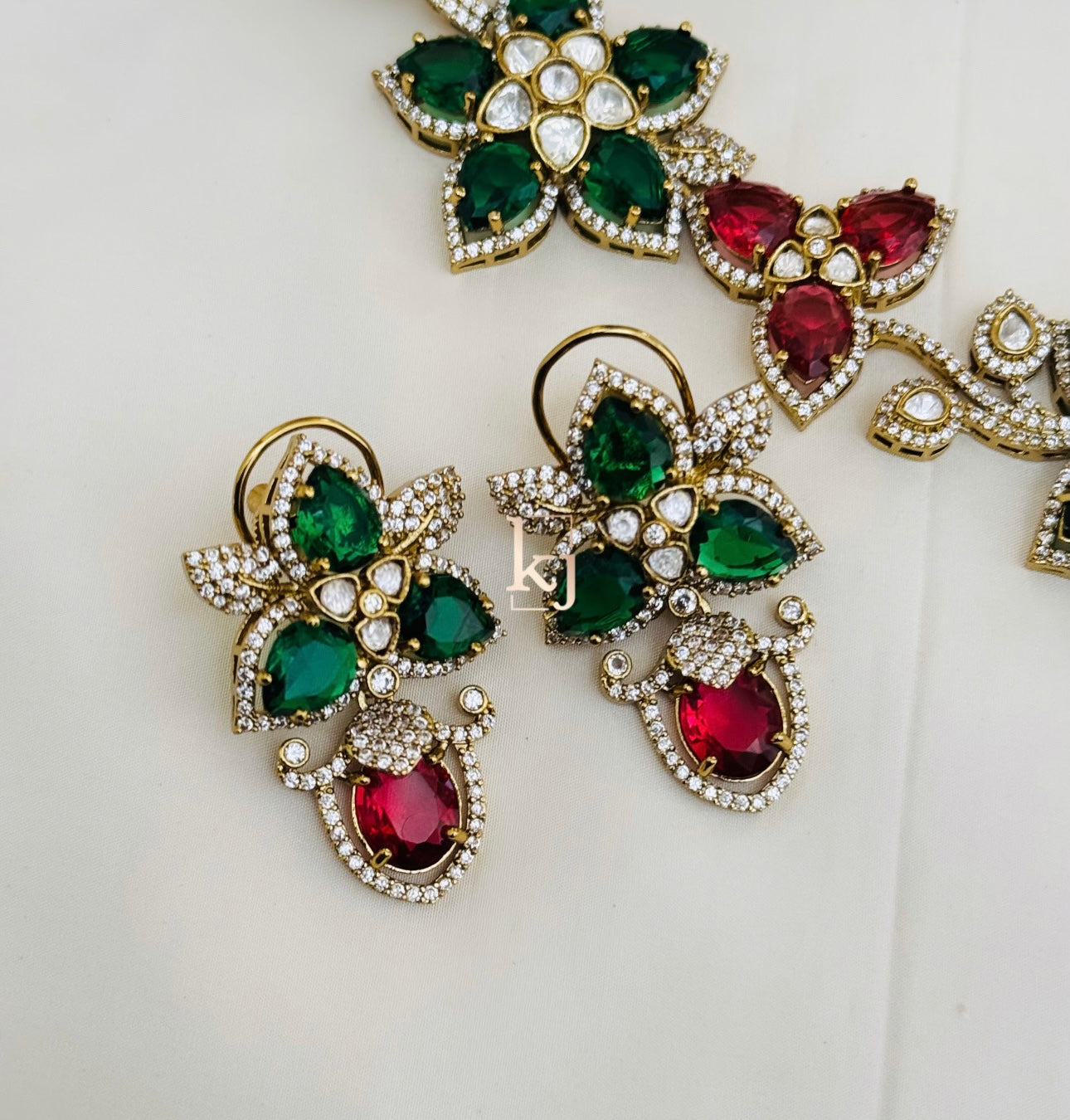 Flora necklace set