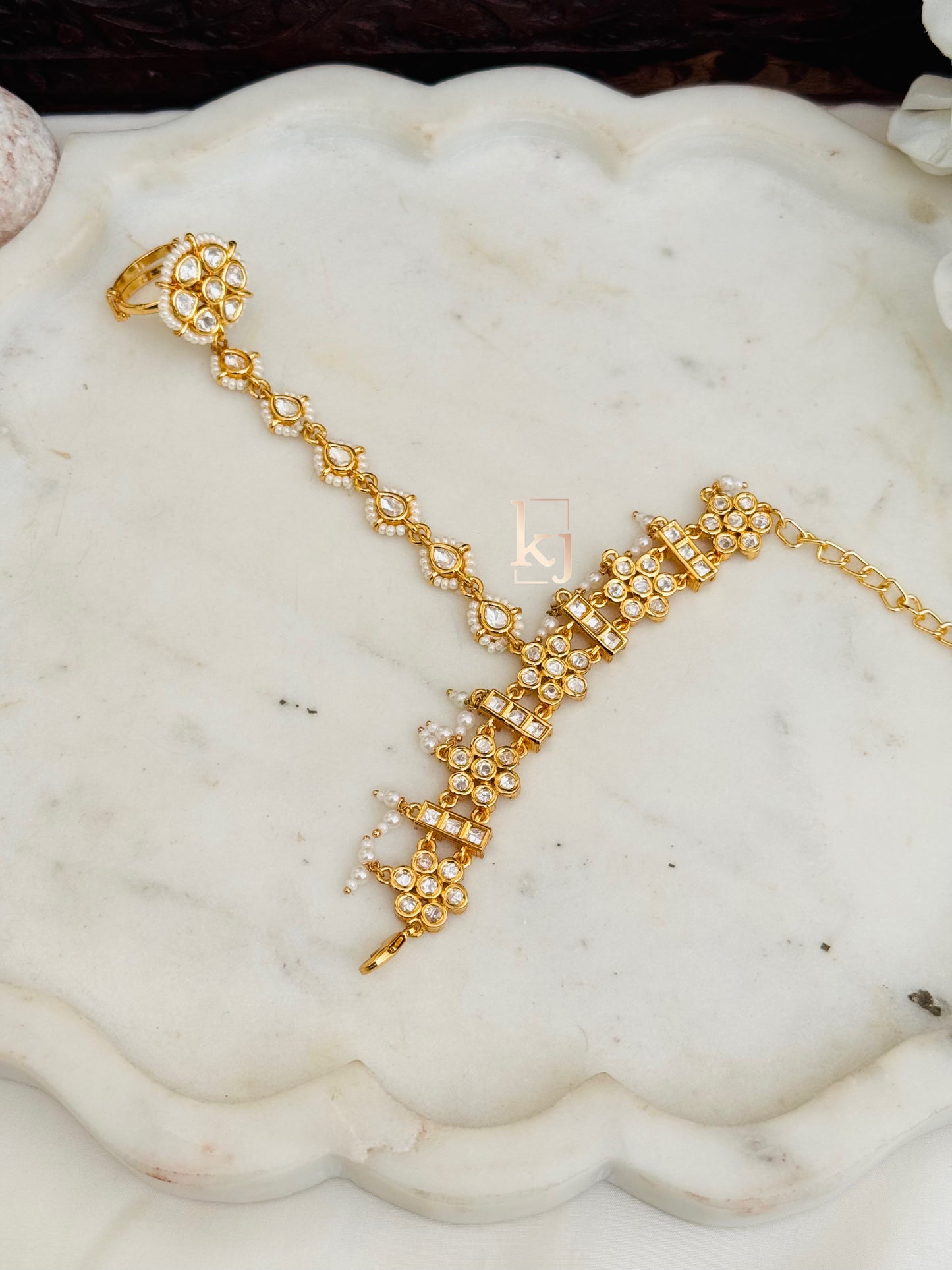 Idalia hathphool single