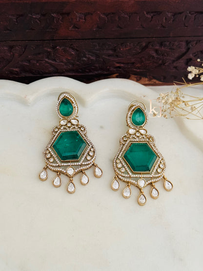 Evelyn choker set