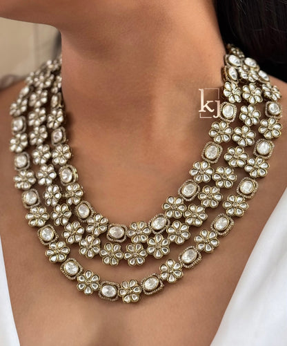 Trivaki necklace set