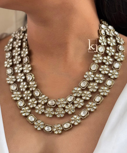 Trivaki necklace set