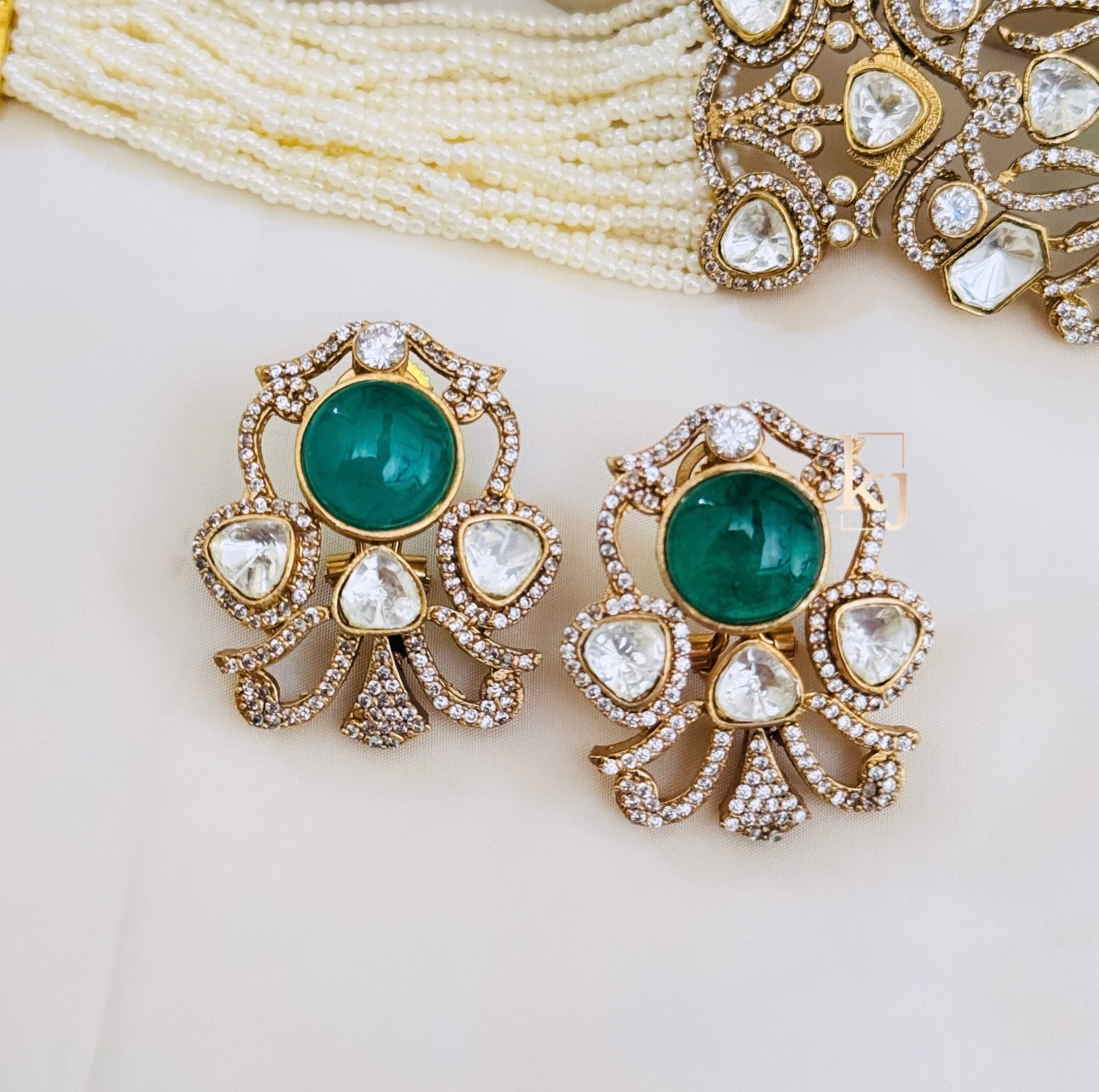 Noila choker set