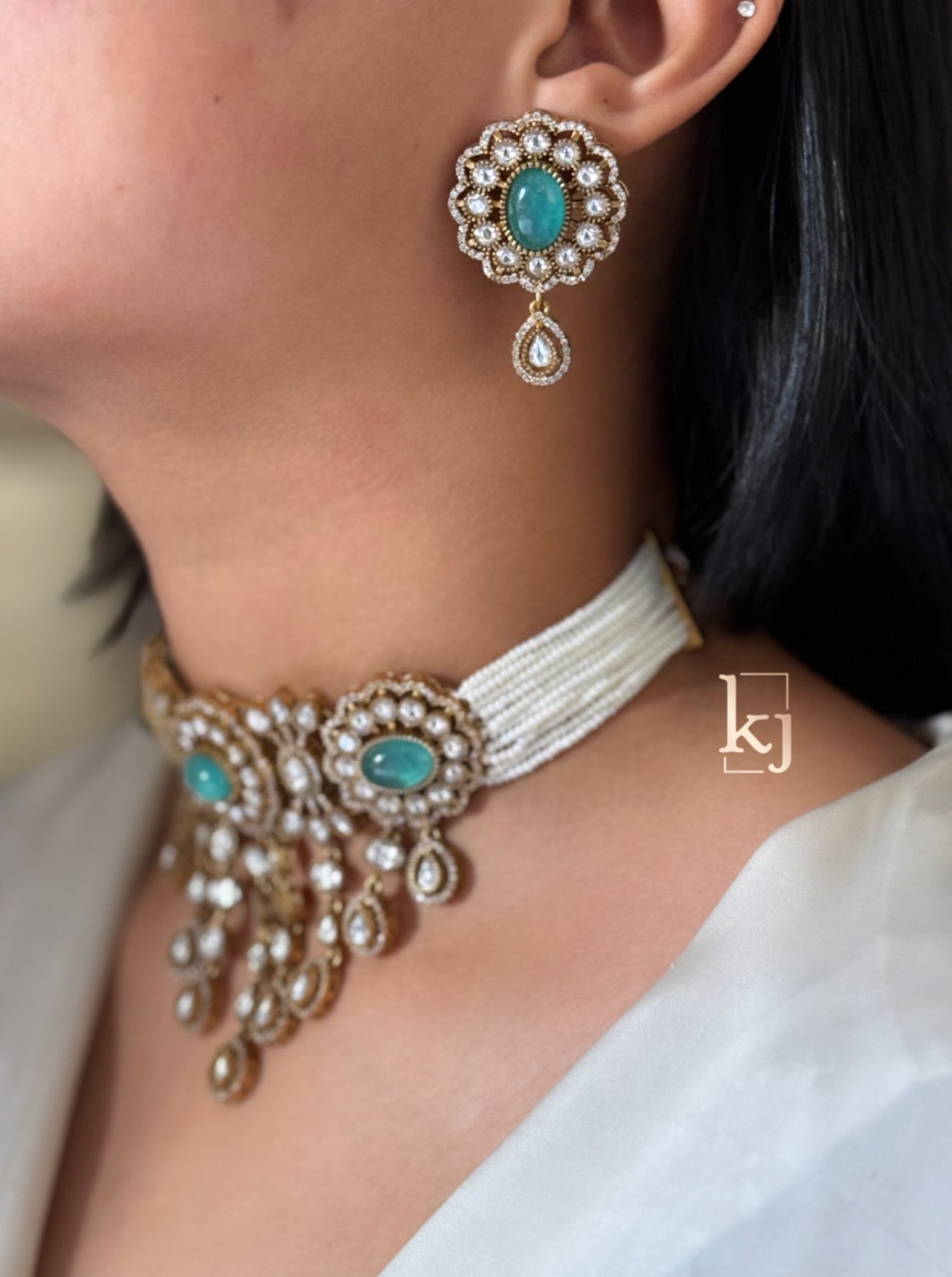 Aston choker set