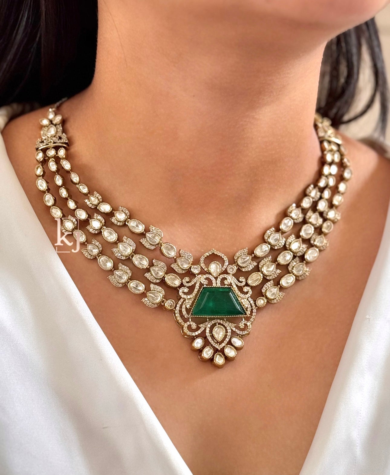 Uniaa necklace set