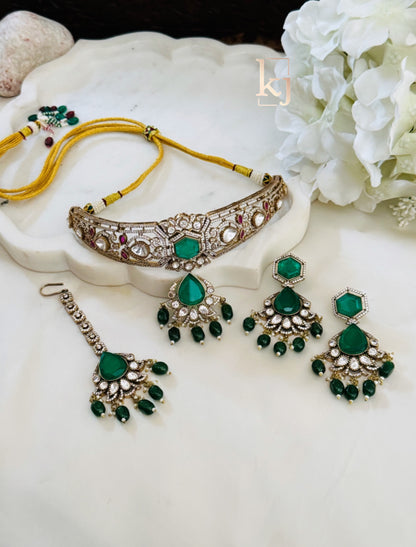 Miara choker set