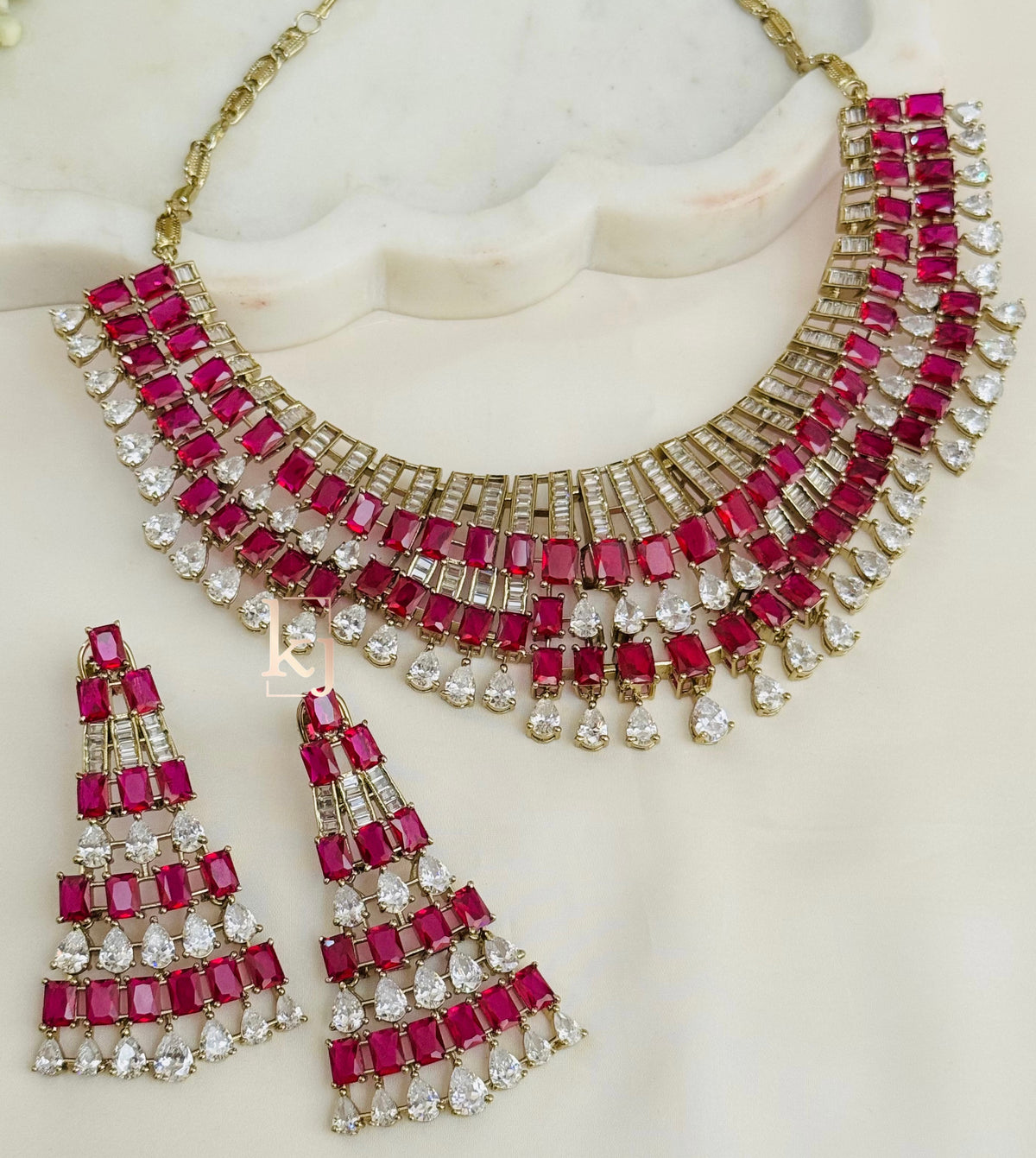 Gyun necklace set