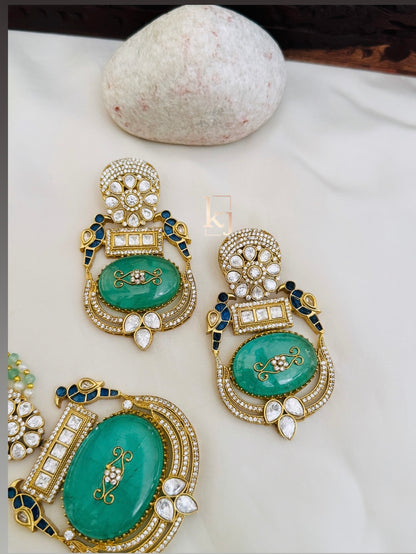 Inayat pendant set