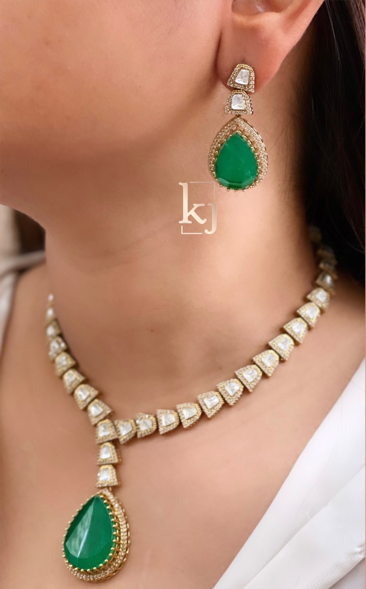 Dia Elegant green stone necklace set