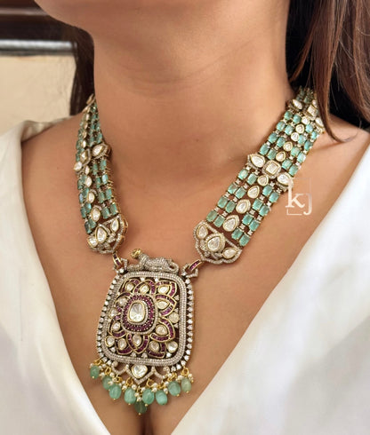 Amara pendant set