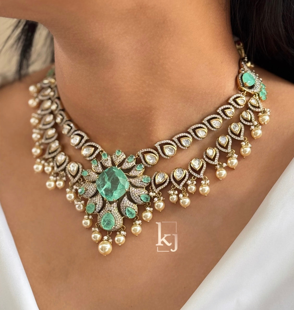 Cesetle necklace set