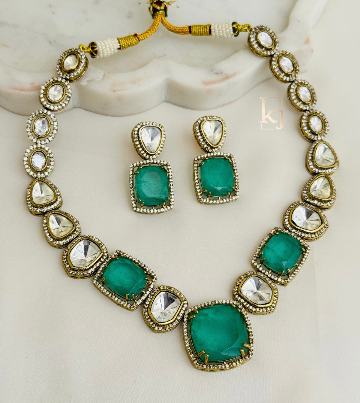 Cyan necklace set