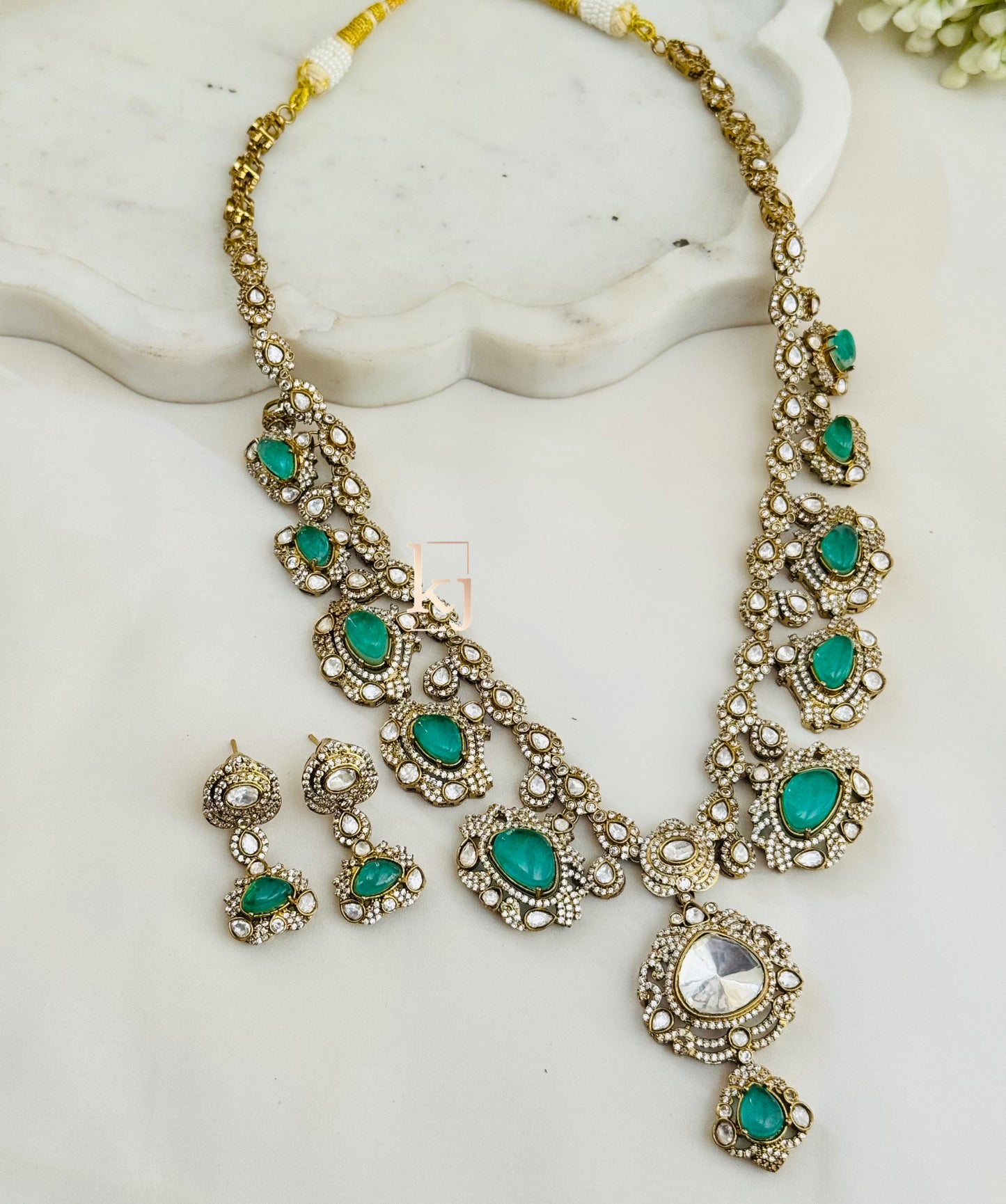 Rezaa necklace set