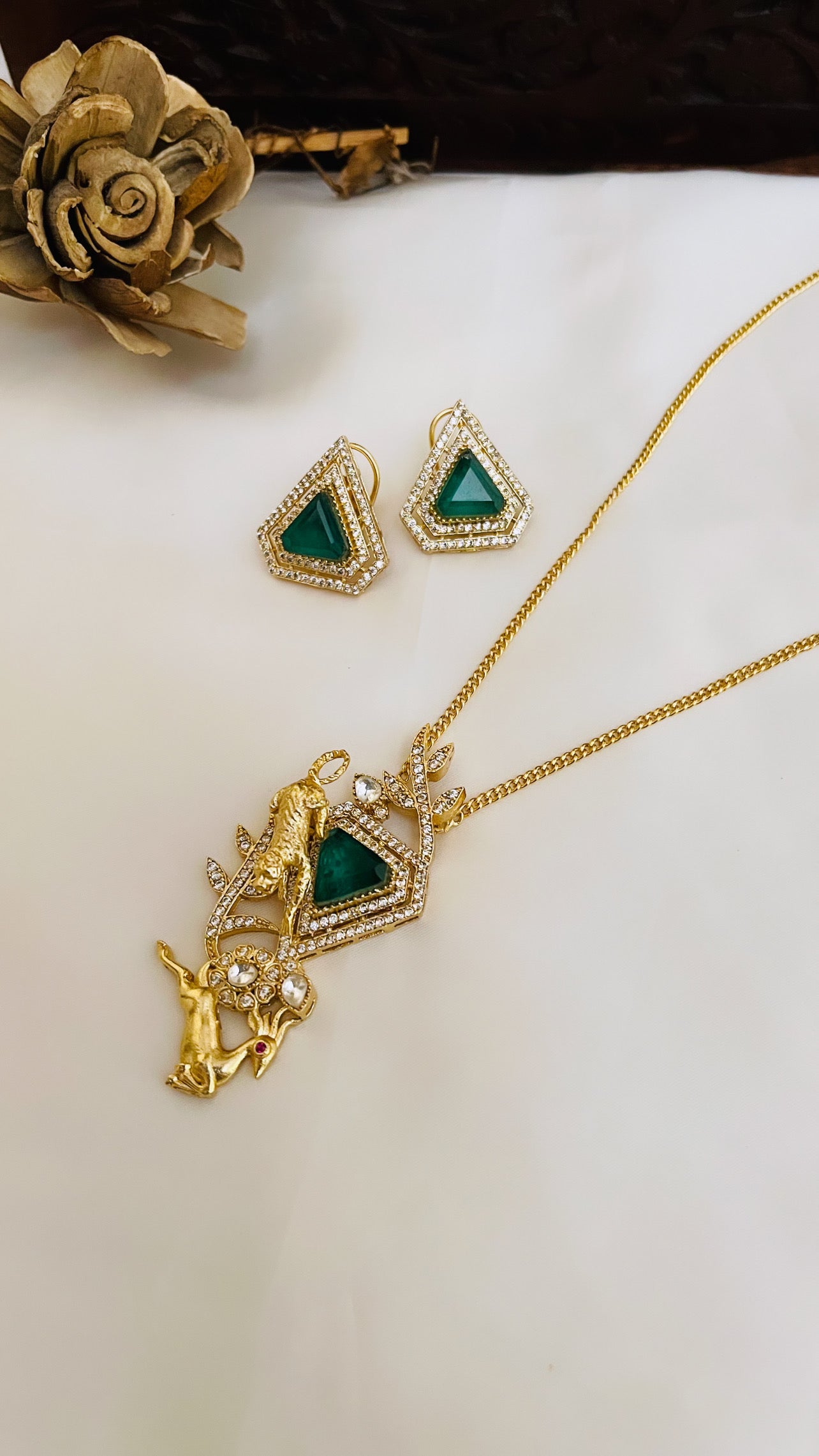 Fauna Pendant Set