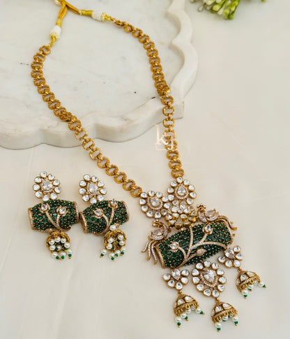 Flworia pendant set