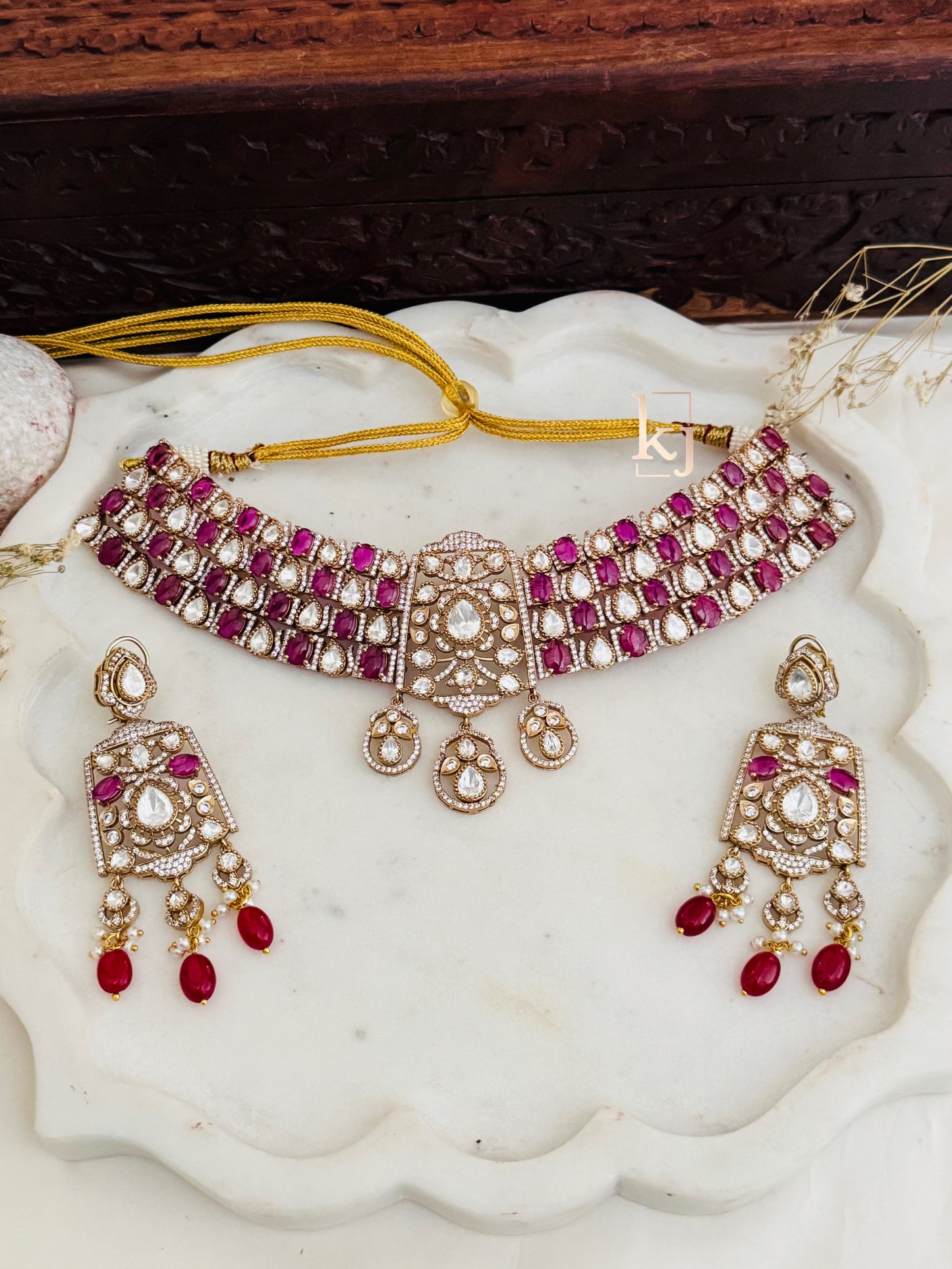 Giri choker set