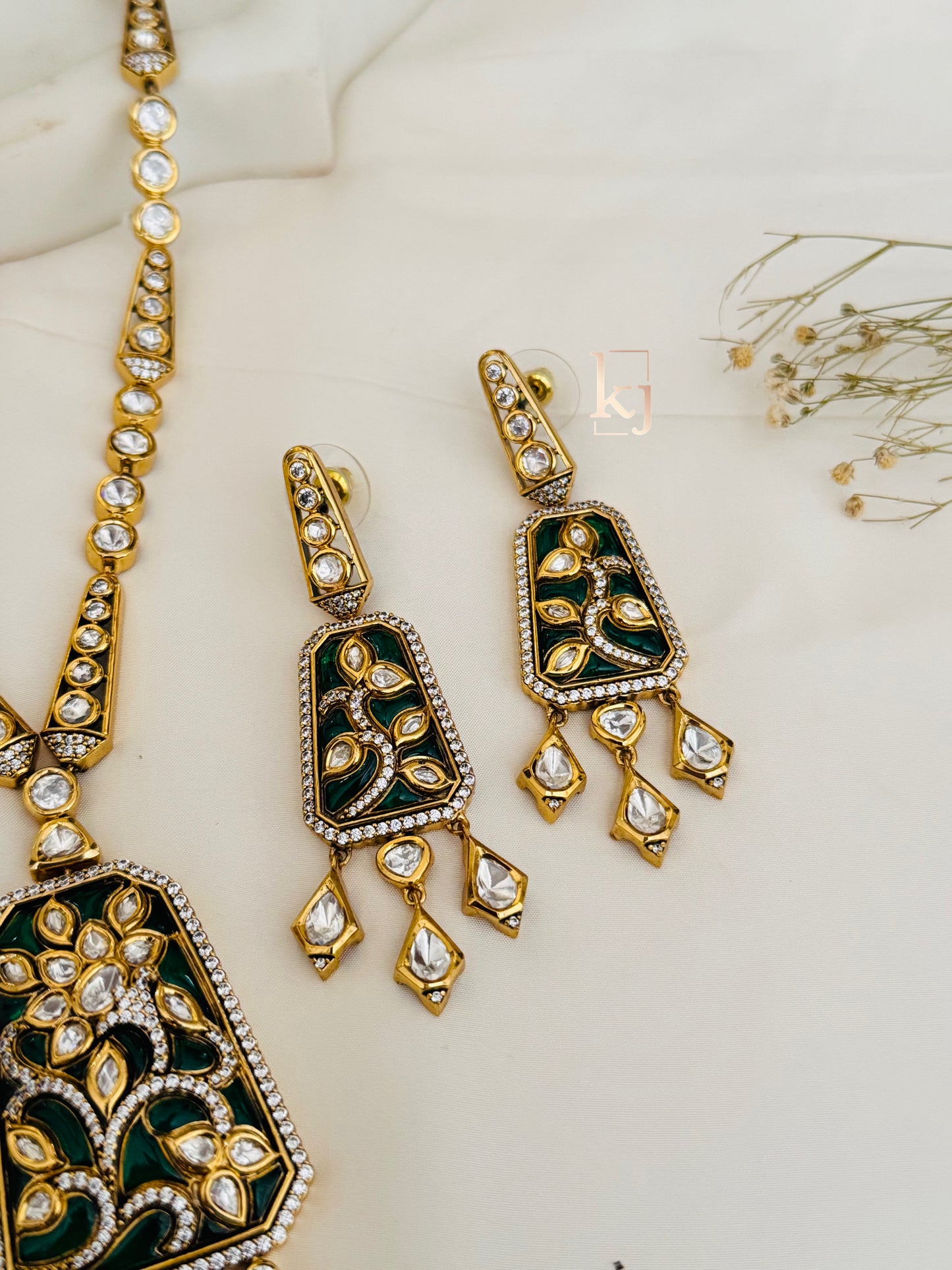 Jayna pendant set