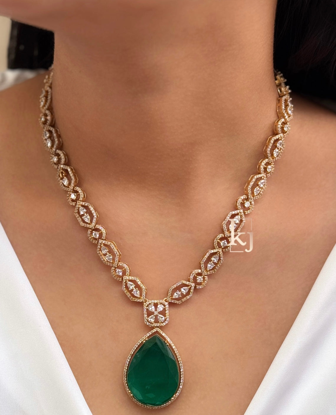 Leah pendant set