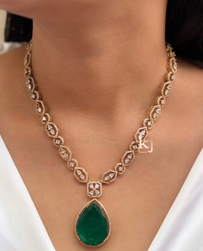 Leah pendant set