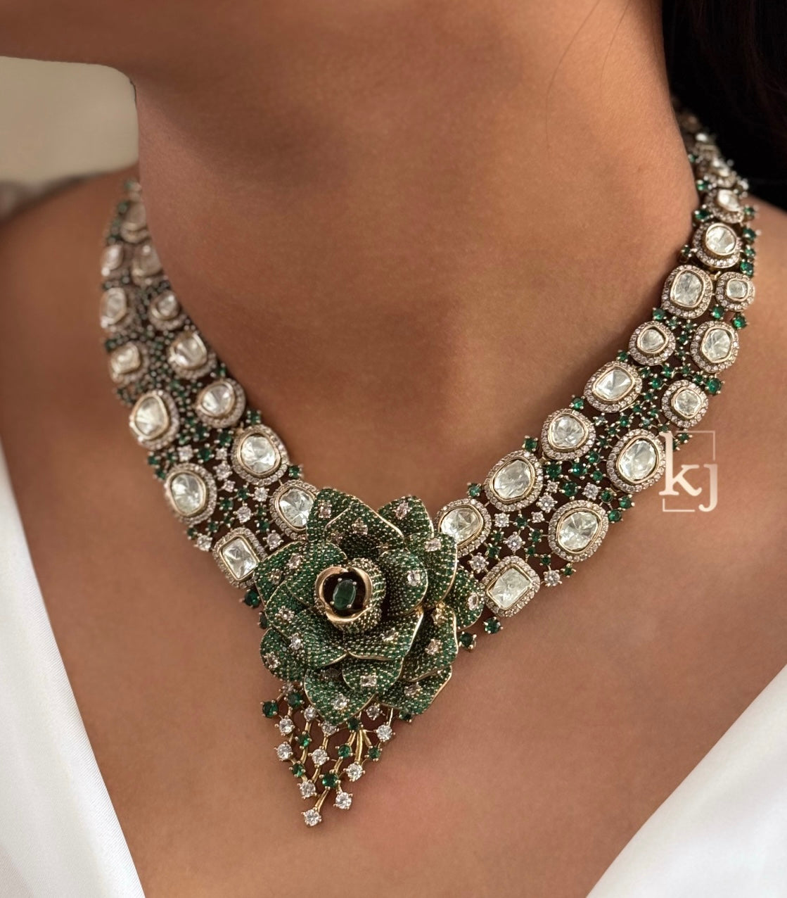 Roselia necklace set