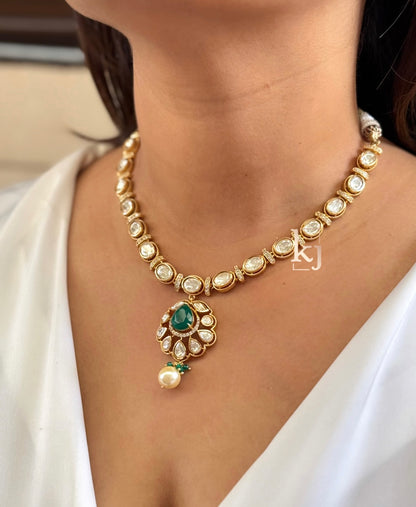 Kevi necklace set