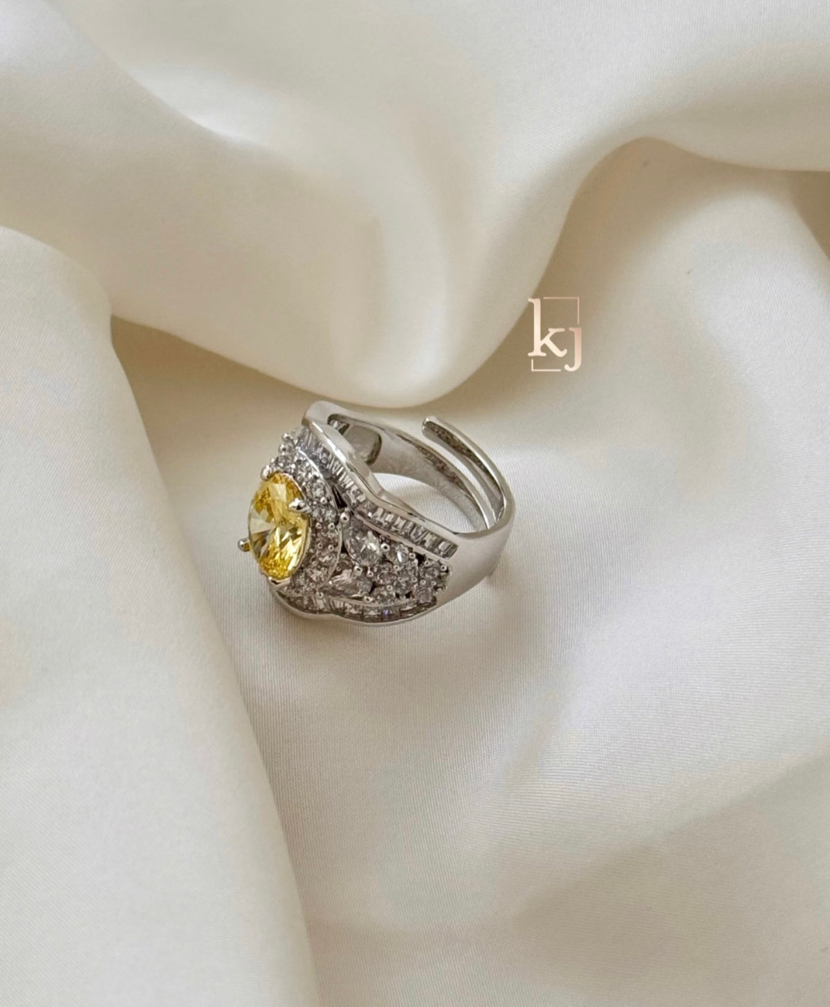 Diona ring