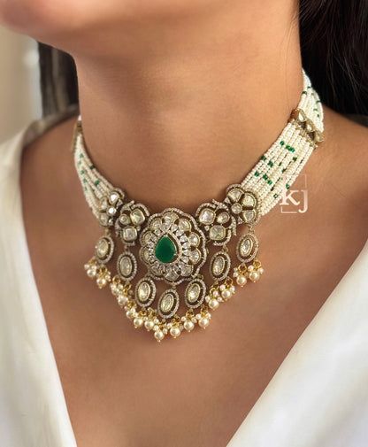 Oniaa choker set
