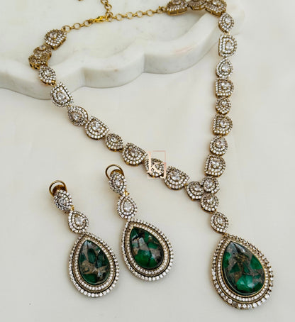 Callisto pendant set