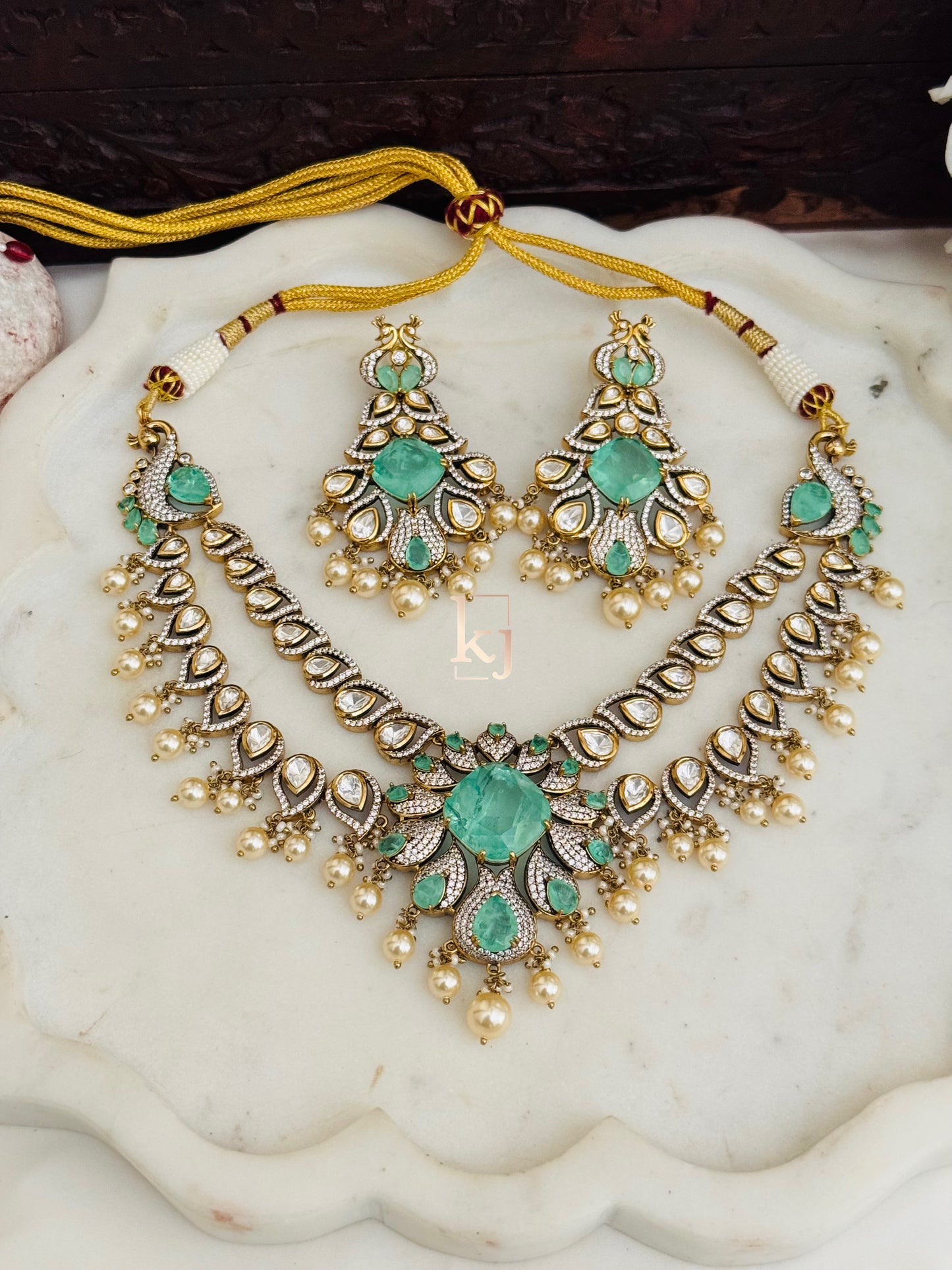 Cesetle necklace set