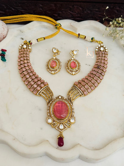 Shevin necklace set