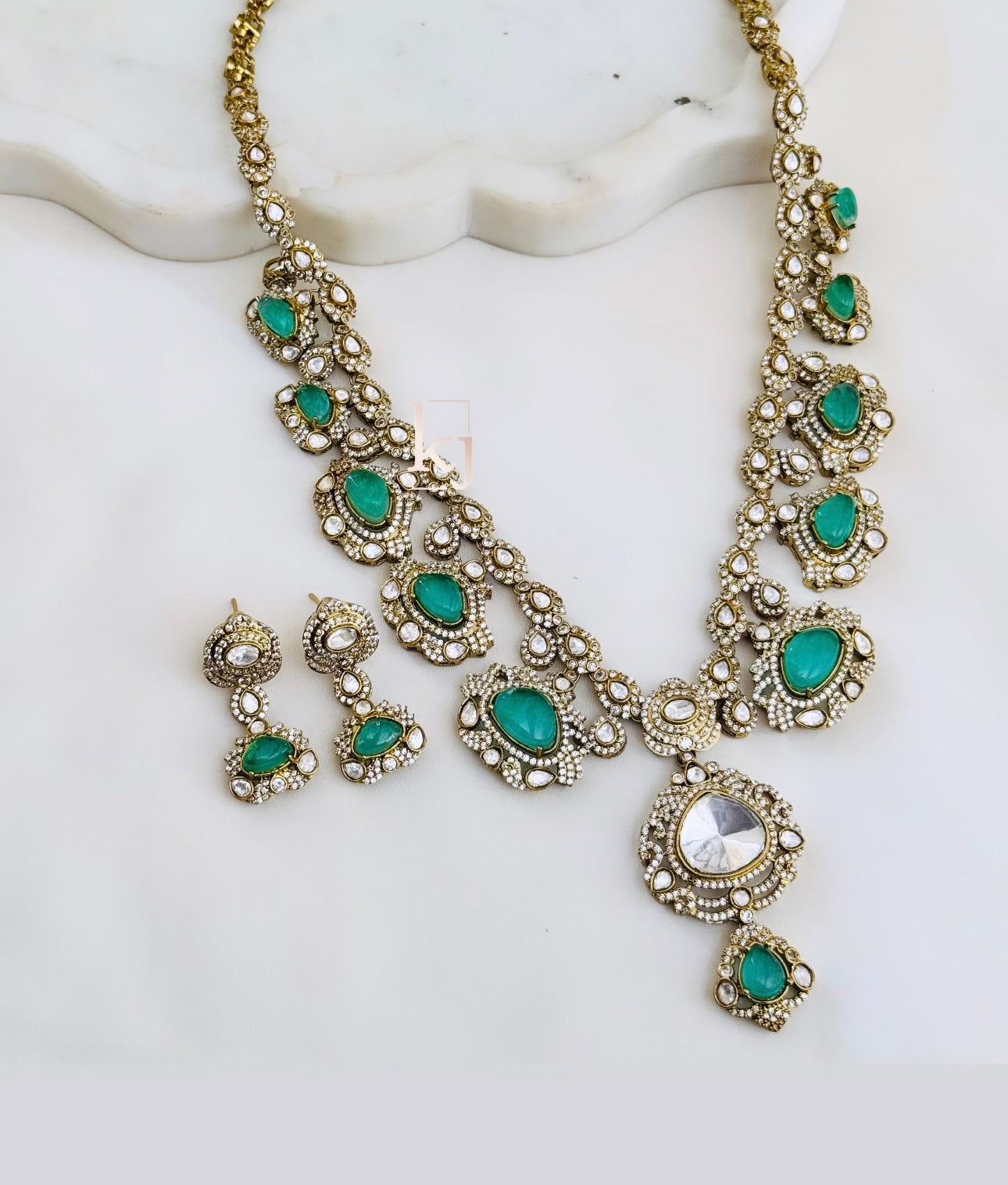 Rezaa necklace set