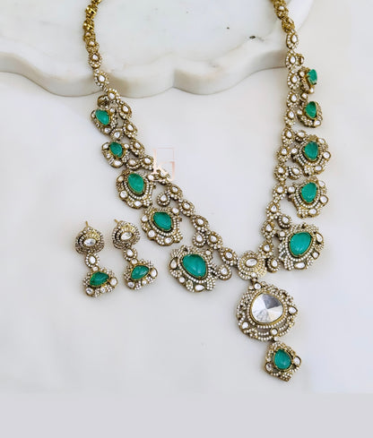 Rezaa necklace set