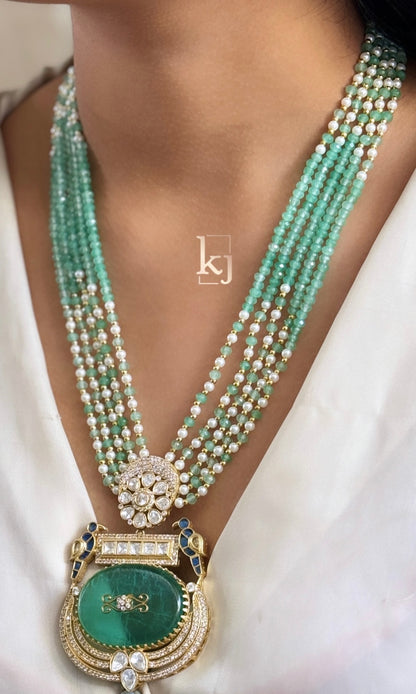 Inayat pendant set