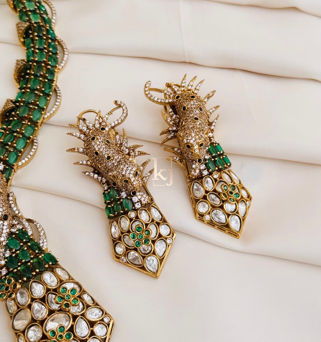 Ziavi necklace set